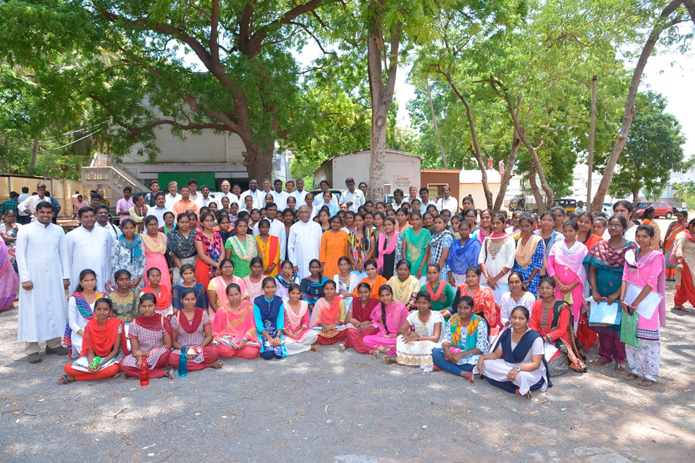 Zespół Misyjny wspomaga edukację sierot z Indii